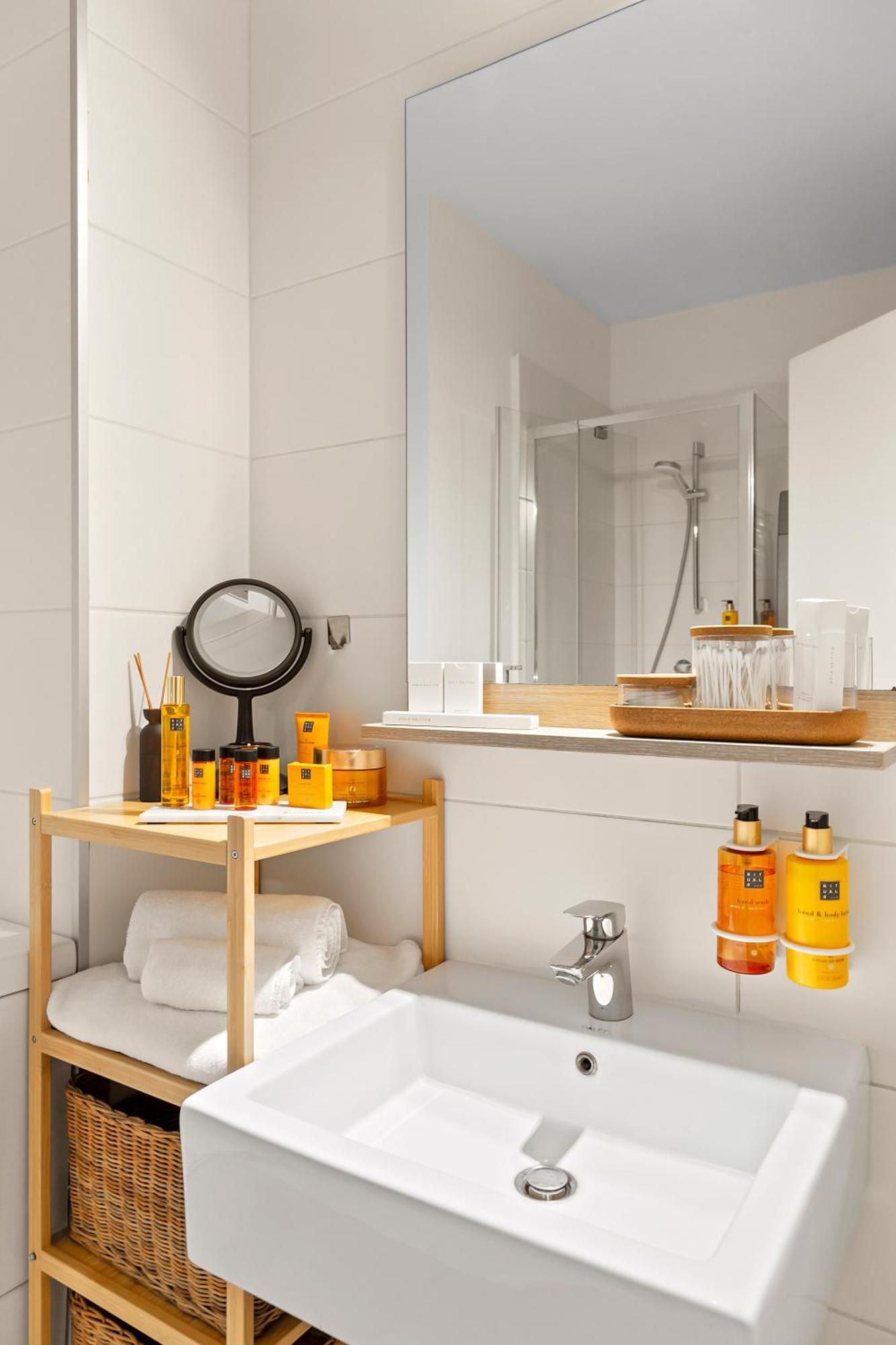 Mido Park Apartment With Private Parking & Self Check-In บูคาเรสต์ ภายนอก รูปภาพ